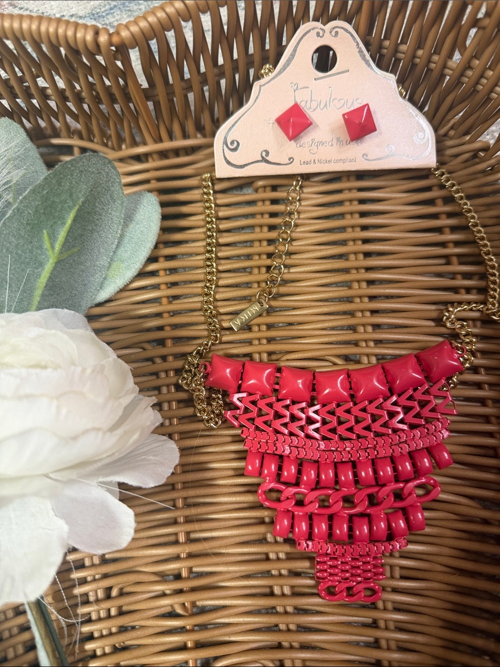 FUSHIA STATEMENT NECKLACE W/MATCHING EARINGS - NWT